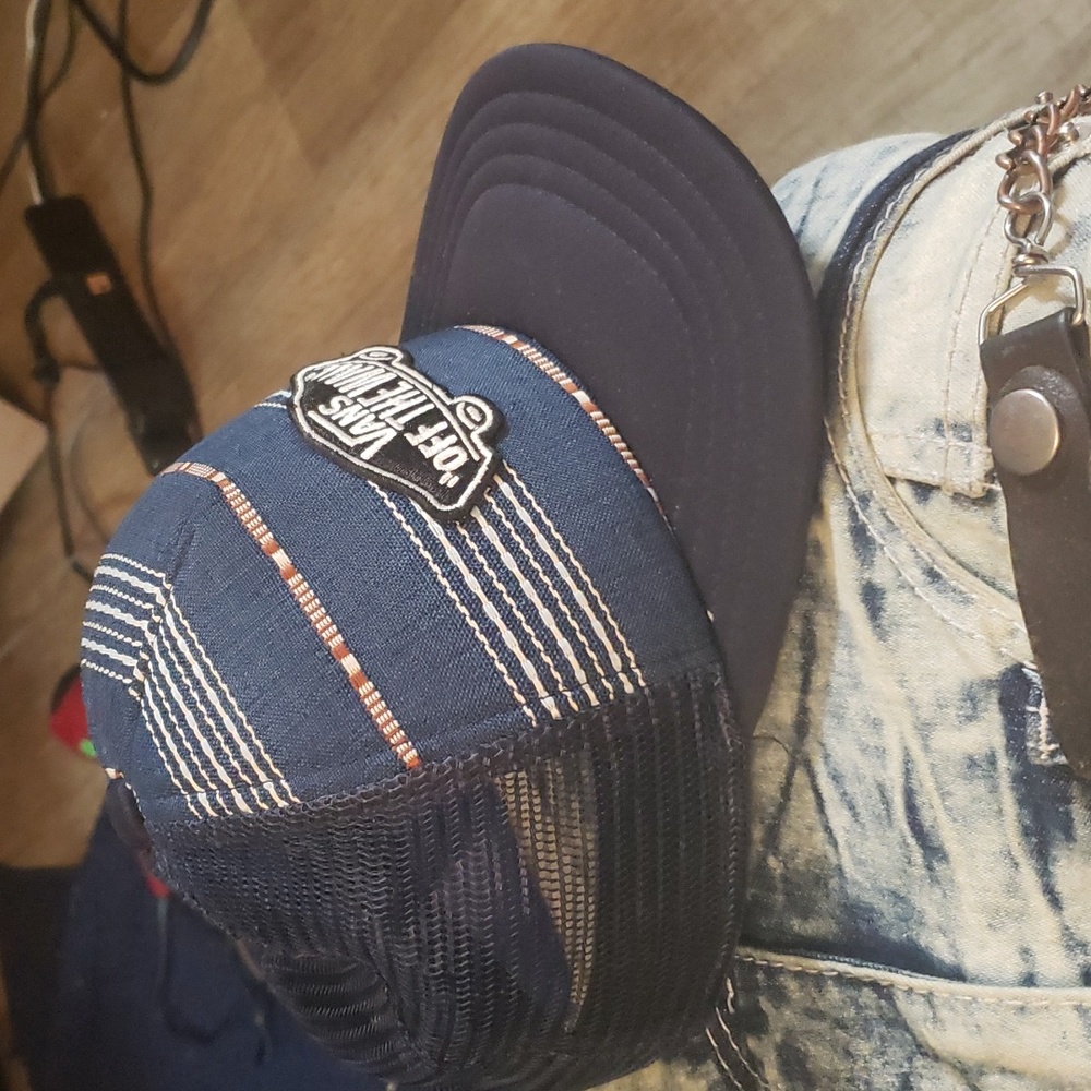 Vans hat - Picture 3 of 5